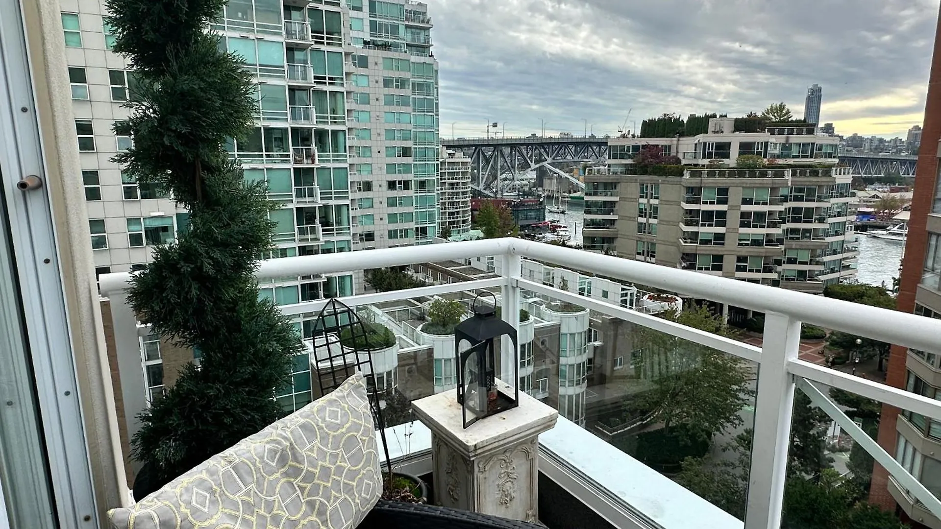Penthouses Of Beach Ave Vancouver