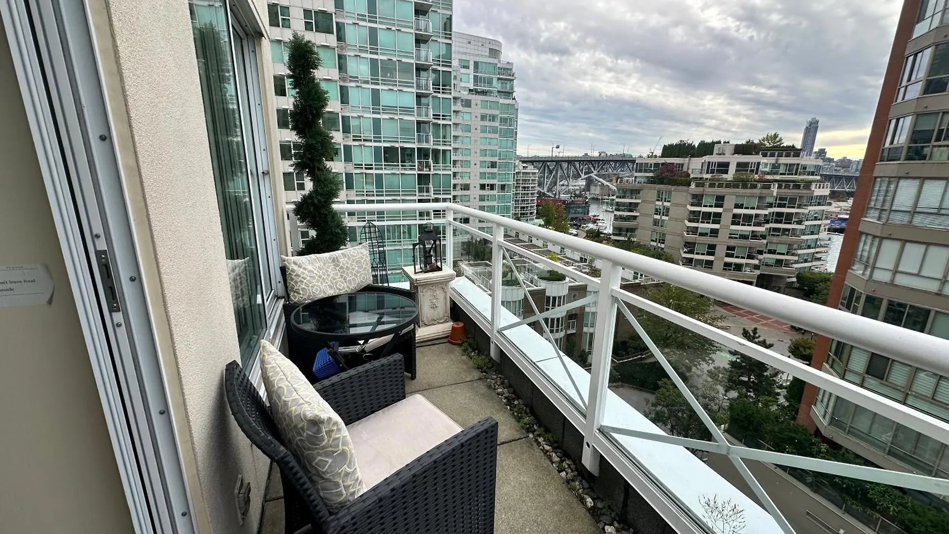 Penthouses Of Beach Ave Vancouver Apartment